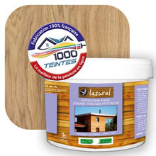 Charger l'image dans la galerie, Saturateur écologique Natura Lasural® Chêne Clair (Bois Classic BC02) Intérieur/Extérieur MAT pour 80 m² - (conditionnement de 10.00 L) avec une pastille de ton chêne clair en fond d'image