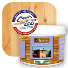 Charger l'image dans la galerie, Saturateur écologique Natura Lasural® Pin Du Nord (Bois Classic BC06) Intérieur/Extérieur MAT pour 80 m² - (conditionnement de 10.00 L) avec une pastille de ton pin du nord en fond d'image
