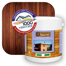 Charger l'image dans la galerie, Saturateur écologique Natura Lasural® Teck (Bois Classic BC08) Intérieur/Extérieur MAT pour 24 m² - (conditionnement de 3.00 L) avec une pastille de ton teck en fond d'image